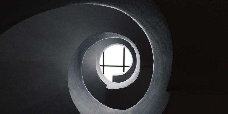 心意正，礼更珍：金属工艺礼品定制全解析，从徽章到奖杯的创意设计与情感价值