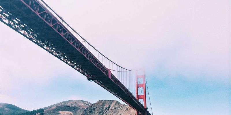 绿色心意，永恒纪念：环保可持续材料如何重塑纪念品设计与个性化礼物定制